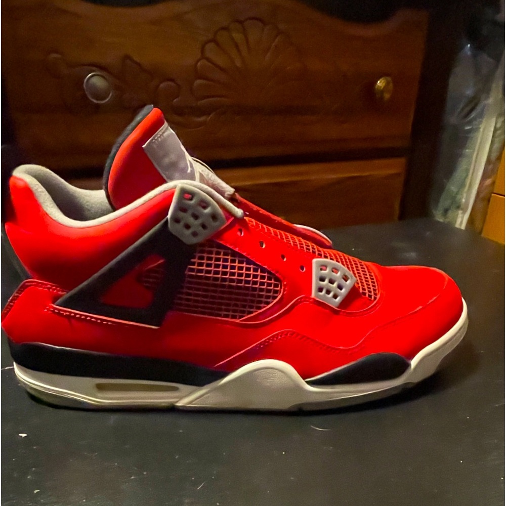 Jordan 4 Toro